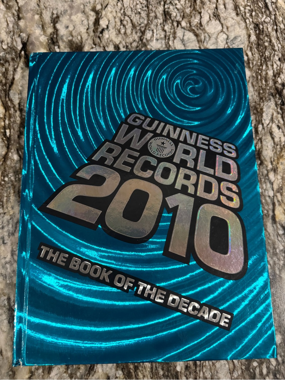 2010 Guinness book of world records Hardcover - Blue